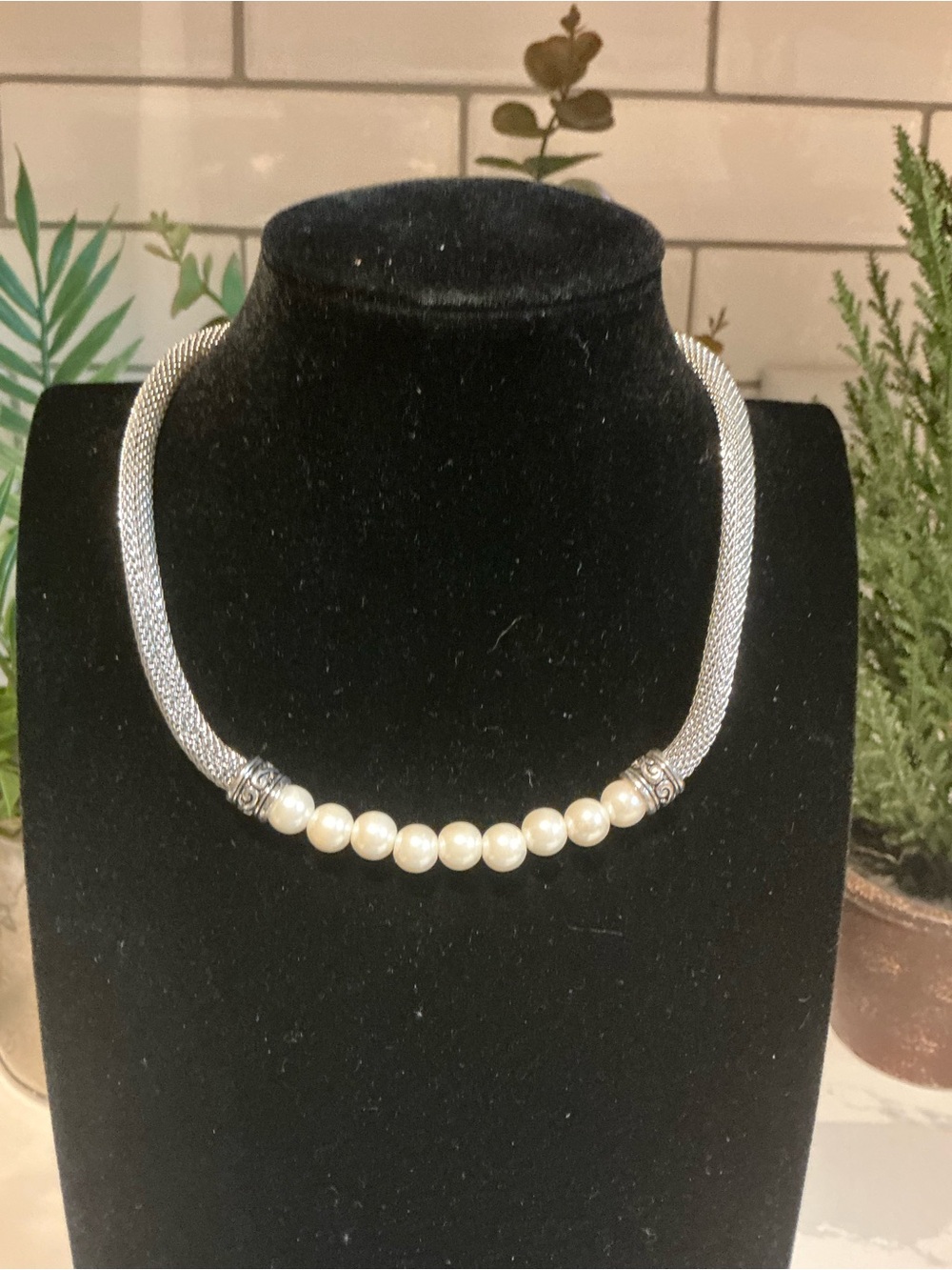 Silver Tone Pearl Accent Necklace - Classic White Pearl Choker